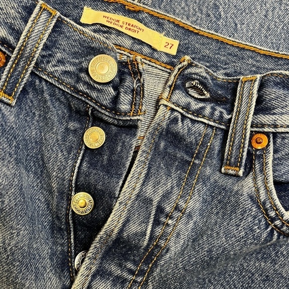 Levi's Wedgie Cropped Fray Hem Distressed High Waist Button Fly Blue Jeans 27 - Picture 9 of 9